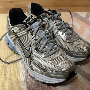 Nike Vomero 5 Metallic Silver with Black and Blue Accents
